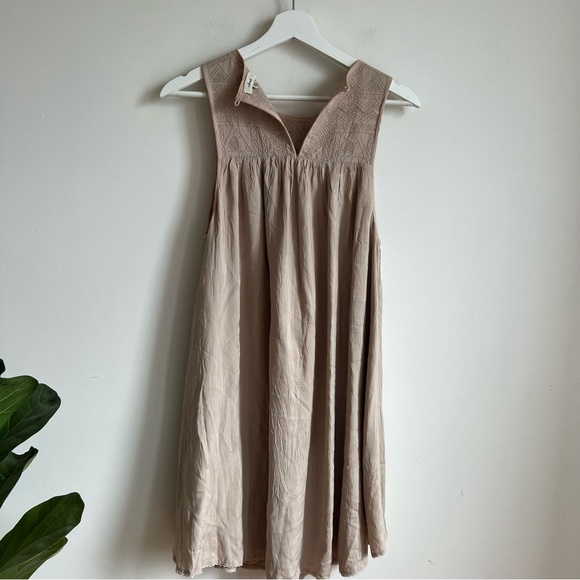 Aritzia Wilfred Allier Dress Embroidered Blush
Beige Size XXS - Picture 5 of 11